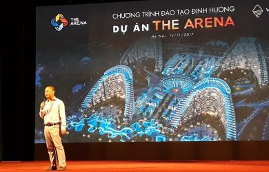 Ông Lê Anh Đức, đại diện Chủ đầu tư Công ty Cổ Phần Vịnh Nha Trang lên phát biểu giới thiệu The Arena Condotel Cam Ranh